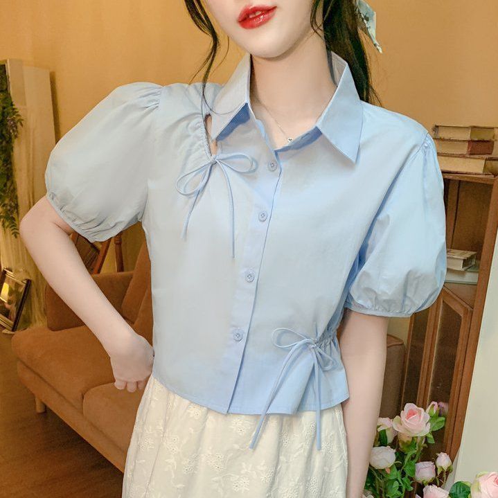 여성 봄 여름 스트레이트핏 컷아웃 스트링 퍼프소매 크롭 카라 블라우스 데일리룩 스카이블루 - 상품 이미지
