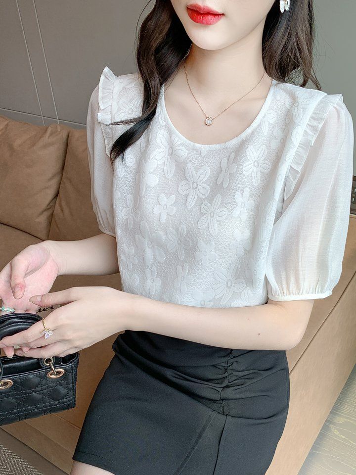 여성 여름 라운드넥 블라우스 퍼프소매 프릴 꽃 패턴 시스루 데일리룩 화이트 - 상세 이미지 2