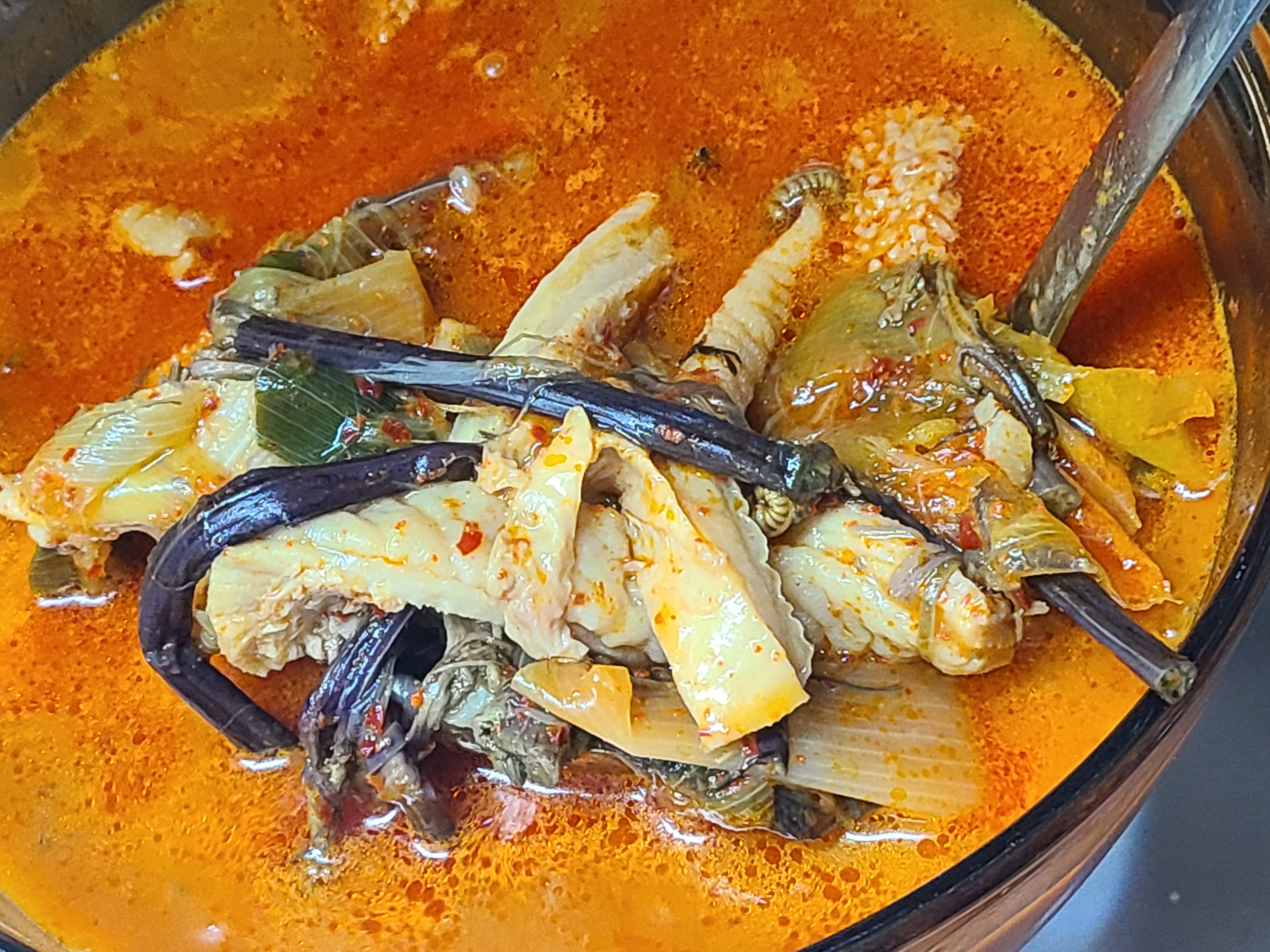 금왕내장탕 김치 깍두기 포함 (700g이상) 간편식 어르신 건강식 캠핑 밀키트 쫄깃한 내장 식감 깊은맛 한우육수 얼큰한 속풀이 해장탕 - 상세 이미지 4