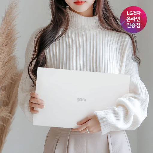 LG그램을 한 손으로 드는 모습