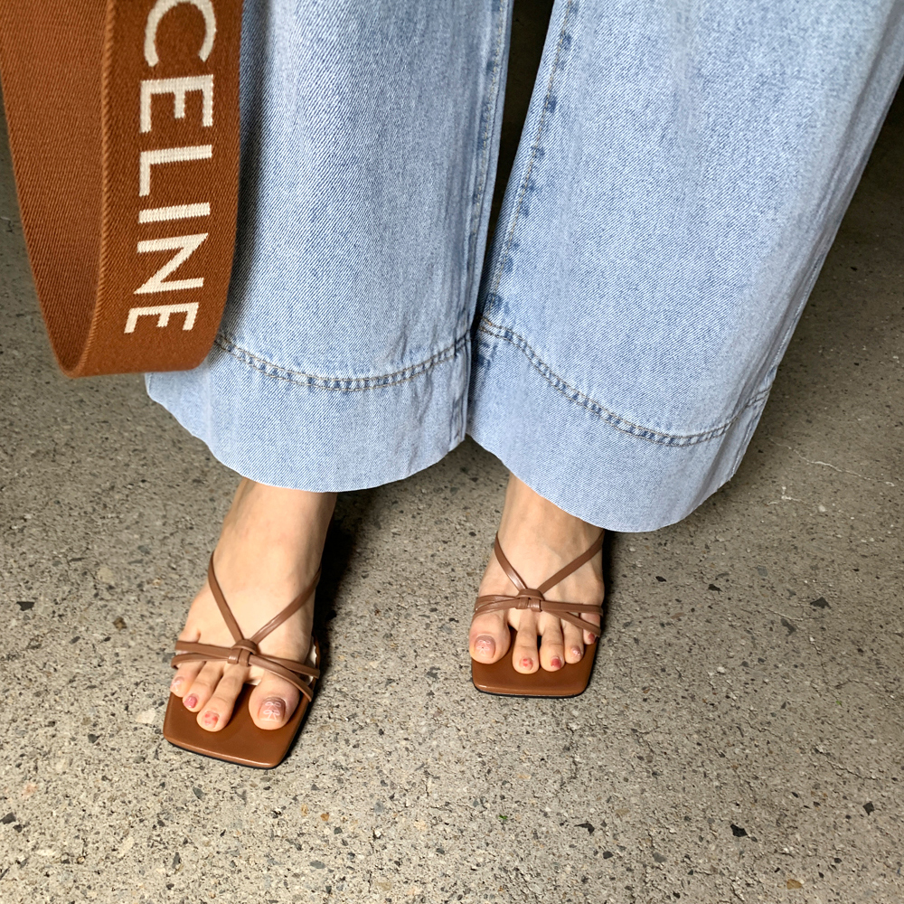 비리브 꼬임 스트랩 통굽 웨지힐 뮬 슬리퍼