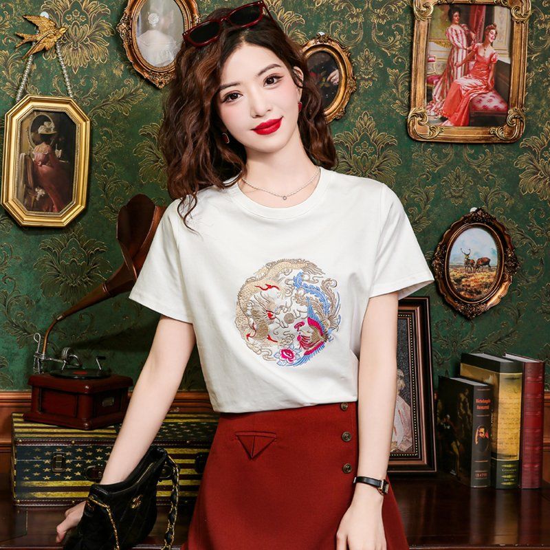 여름 여성 용봉 자수 라운드넥 반팔 티셔츠 복고 캐주얼 기본핏 데일리룩 화이트 - 상품 이미지