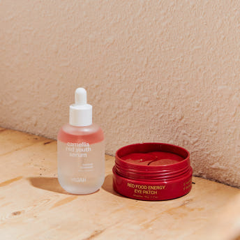 야다 슬로우 에이징 2종 SET (까멜리아 레드 유스 세럼 30ml+레드 푸드 아이패치 60매) - 상품 이미지