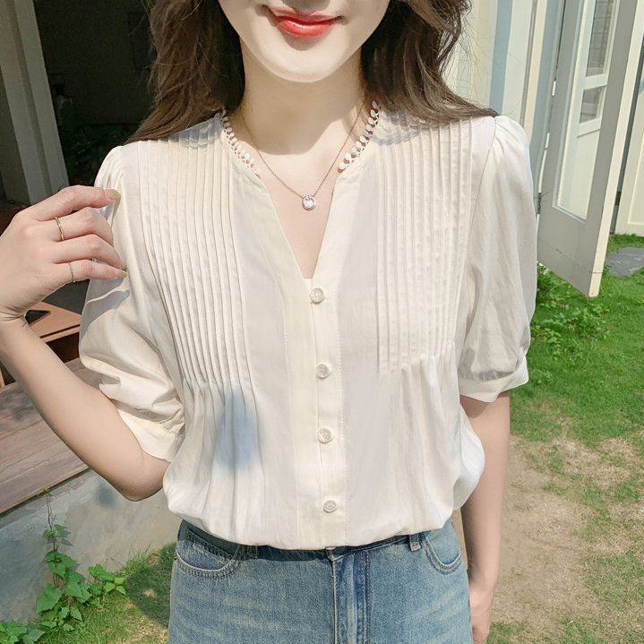 여성 여름 V넥 블라우스 핀턱 진주 장식 반팔 여성스러운 데일리 출근룩 아이보리 - 메인 이미지