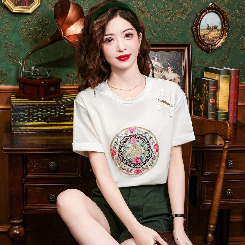 여름 여성 자수 라운드넥 반팔 티셔츠 어깨 디테일 기본핏 데일리 캐주얼 화이트 - 상세 이미지 4