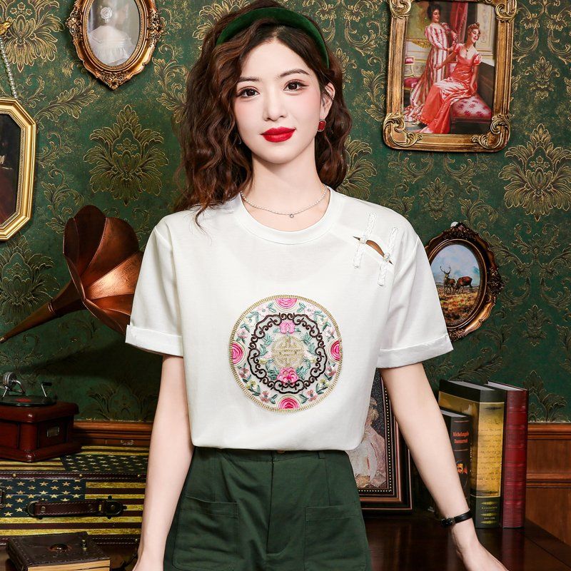 여름 여성 자수 라운드넥 반팔 티셔츠 어깨 디테일 기본핏 데일리 캐주얼 화이트 - 상세 이미지 2