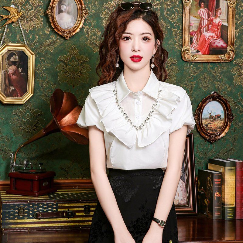 여름 여성 퍼프소매 러플카라 보석 큐빅 장식 짧은 블라우스 셔츠 데일리 출근룩 화이트 - 상세 이미지 3
