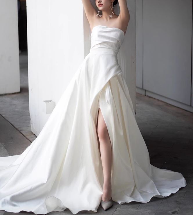 튜브탑 새틴 스플릿 웨딩드레스 셀프웨딩 촬영 본식용 드레스 - 상세 이미지 3