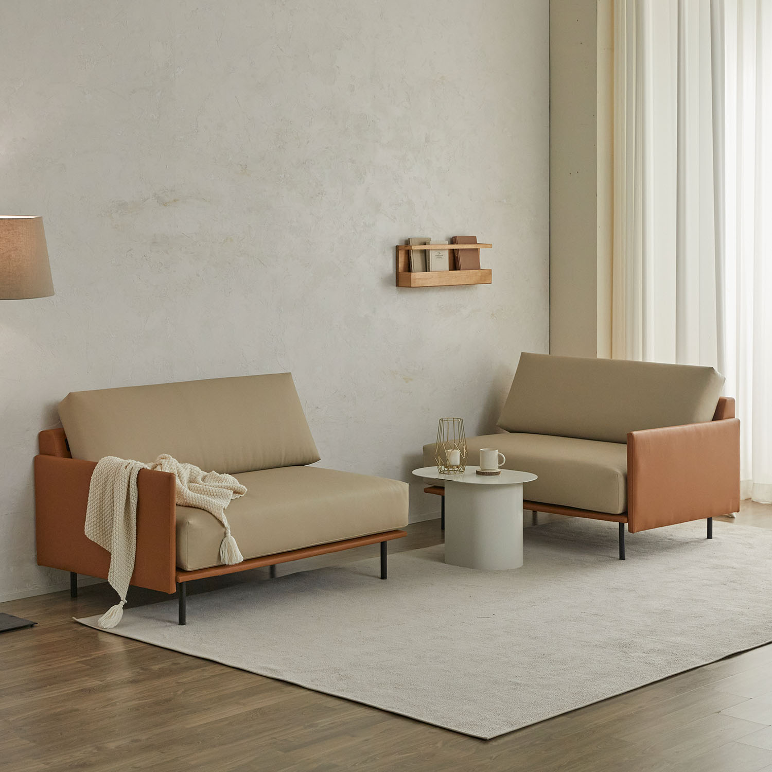 헤르짐머 폰드 모던 거실 인테리어 가죽소파 스툴미포함, 카멜베이지투톤, 4인용