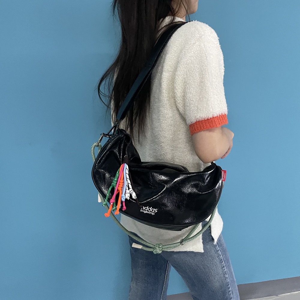샤이니백 유럽여행가방 핸드폰 여권 가방 해외여행용 반달 크로스 슬링 미니 백 이미지 6