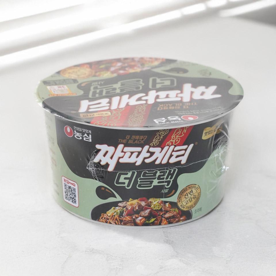 메가마트 농심 짜파게티 더블랙 사발면 90g - 메인 이미지