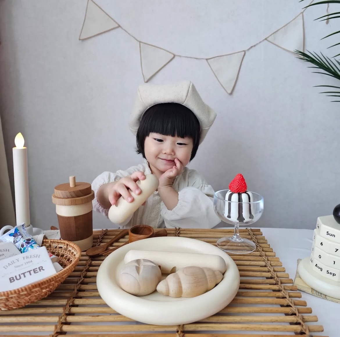 (소품대여/ 툴리툴리) 우드브런치 아기 200일 300일 400일 500일 셀프촬영 애플비 - 메인 이미지
