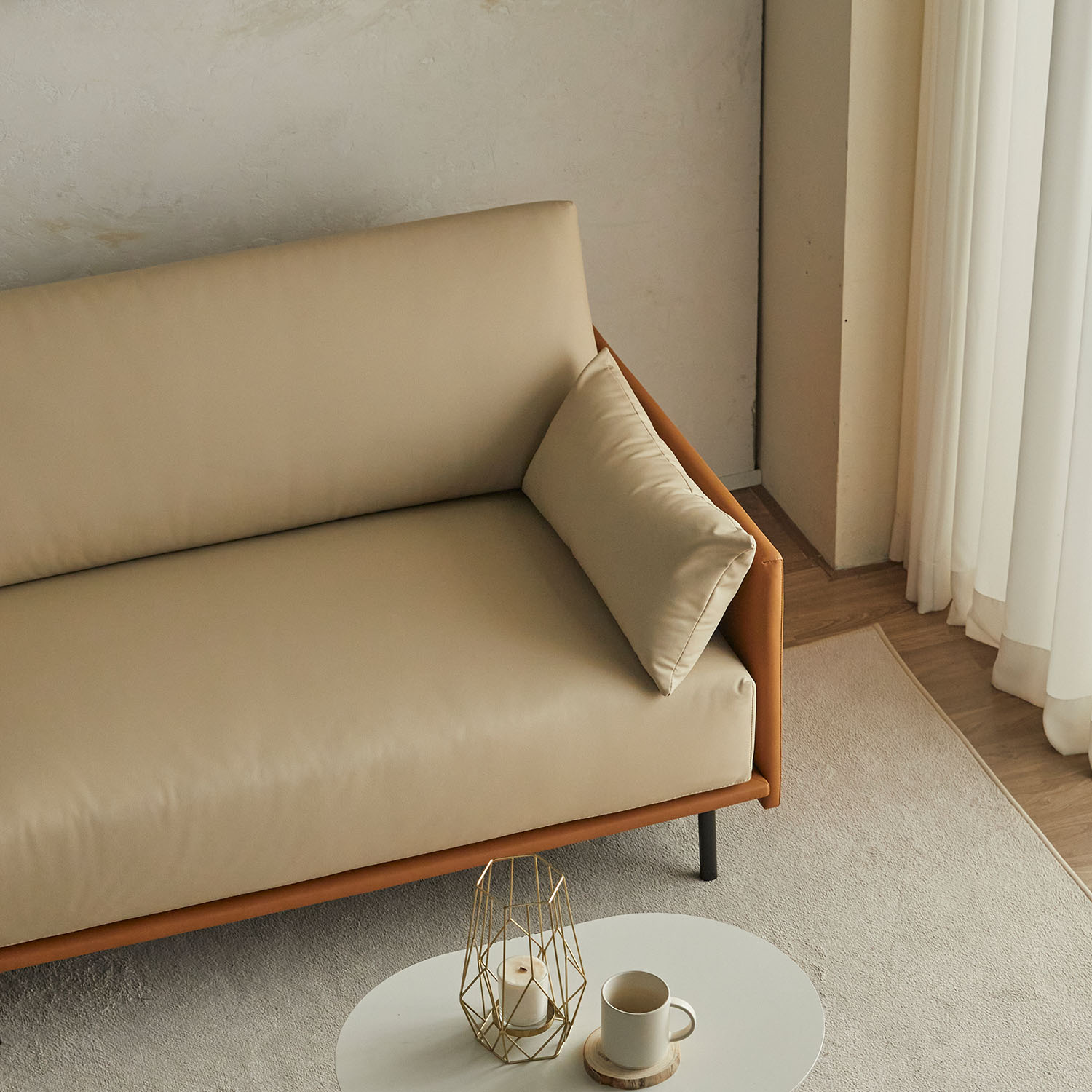 헤르짐머 폰드 모던 거실 인테리어 가죽소파 스툴미포함, 카멜베이지투톤, 4인용