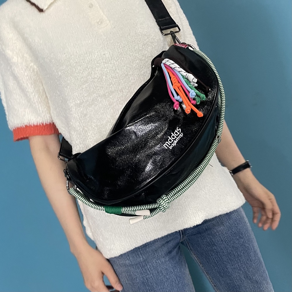 샤이니 유럽여행가방 가벼운 여행용 크로스백 반달 보부상 크로와상백 슬링백 나일론