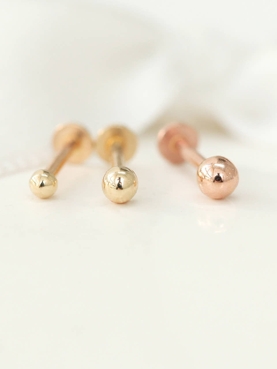 [0.8mm]14K 인터널 미니 중량 볼 피어싱 귀걸이 - 상품 이미지