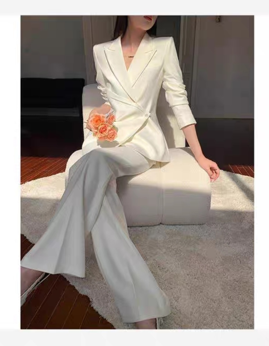 여성 웨딩 수트 모던 화이트 자켓 정장 셀프웨딩 셋업 세미정장