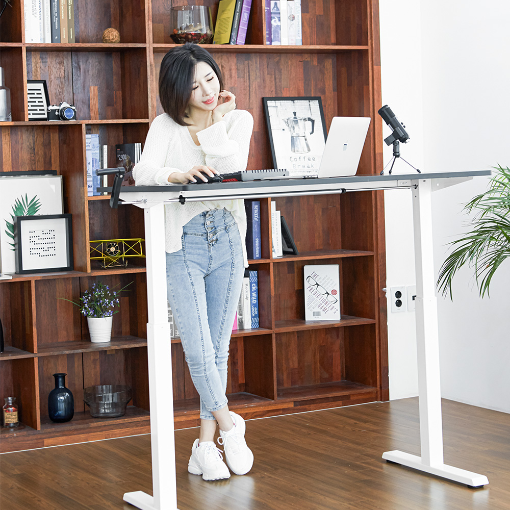 제닉스 ARENA-X 핸들 1400x750 높이조절 컴퓨터 게이밍 모션데스크