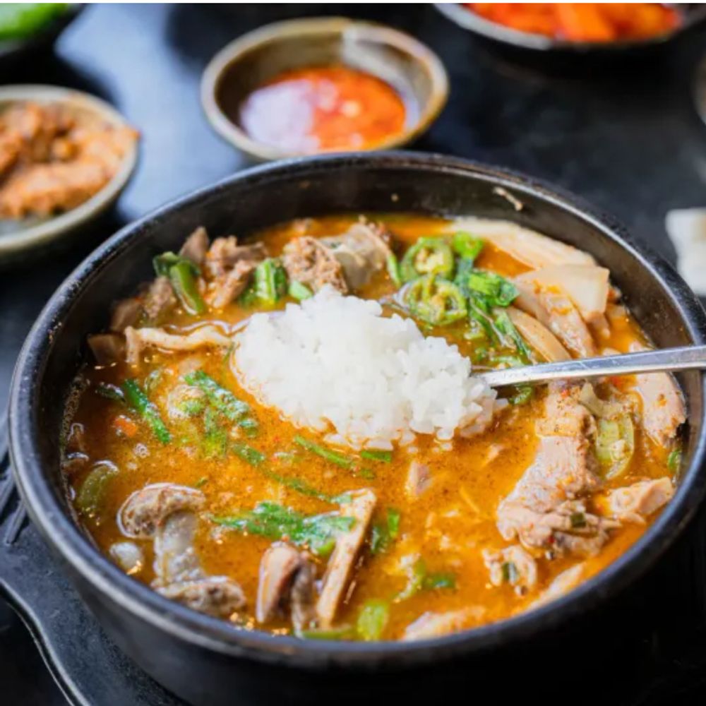 고기듬뿍 2분 완성 얼큰 돼지 국밥 400G : 바이미스토어
