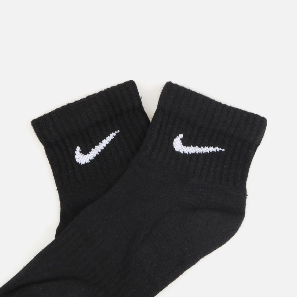 나이키 에브리데이 스우시 중목 양말 6팩 SX7669-010