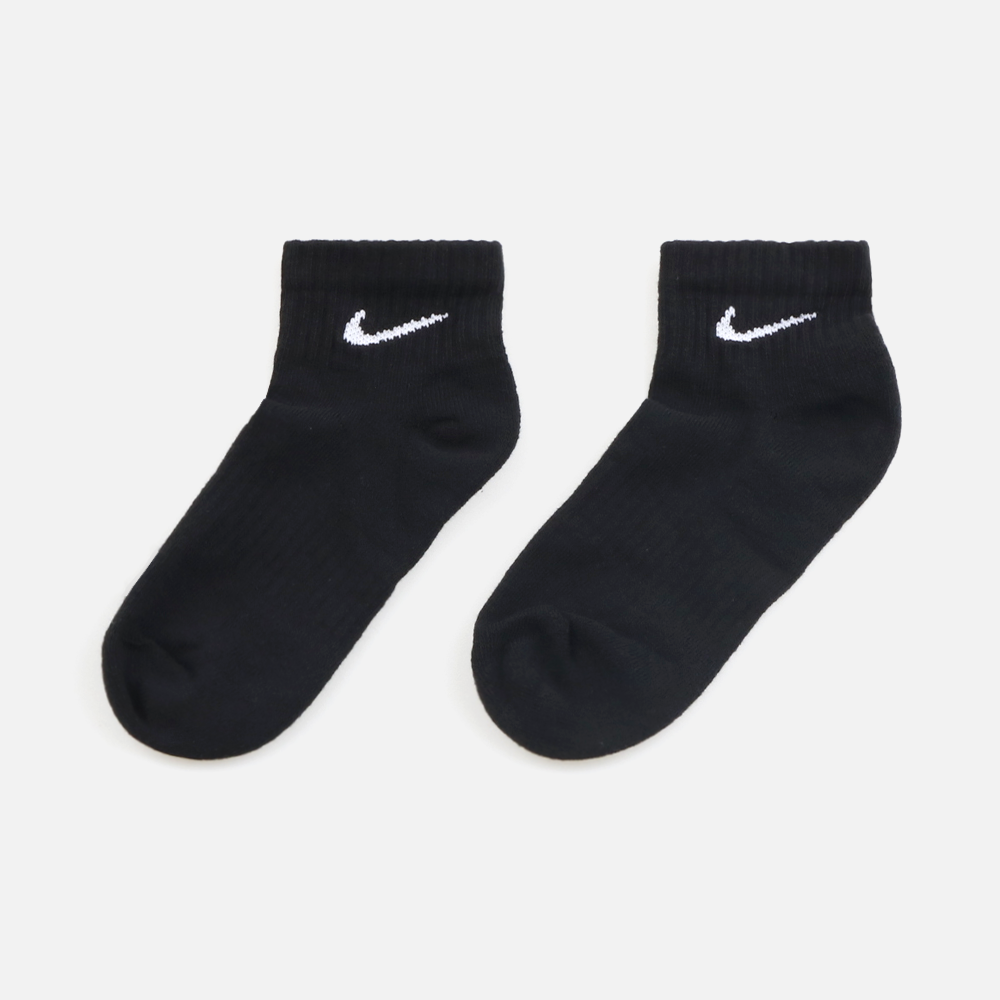 나이키 에브리데이 스우시 중목 양말 3팩 SX7667-010