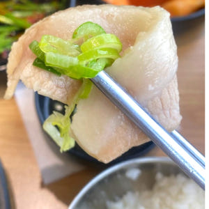 [무조건 4990특집] 고기폭탄 돼지국밥, 순대국밥 1인분 풍성한 건더기... 맛있게 먹은 솔직 후기 - 상품 이미지 4