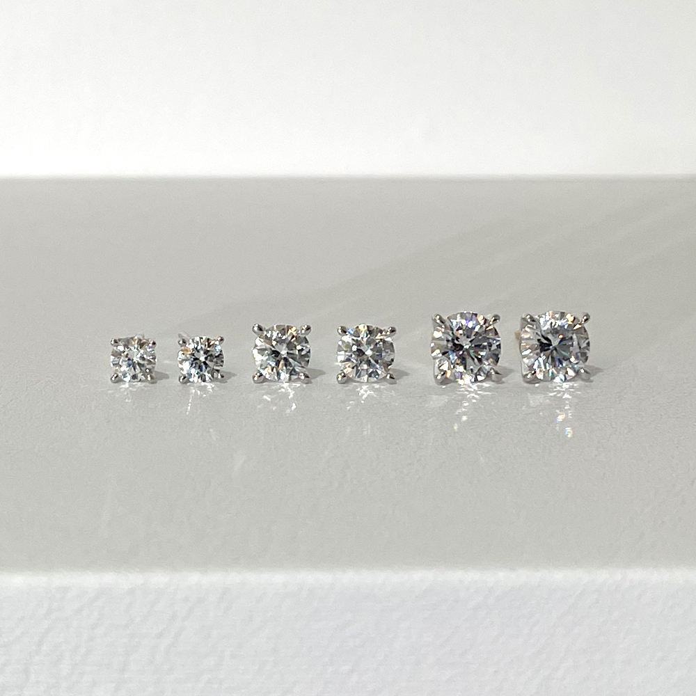 1캐럿 천연 다이아 4프롱 베이직 스터드 침 귀걸이 (우신,GIA 감정서) - 메인 이미지