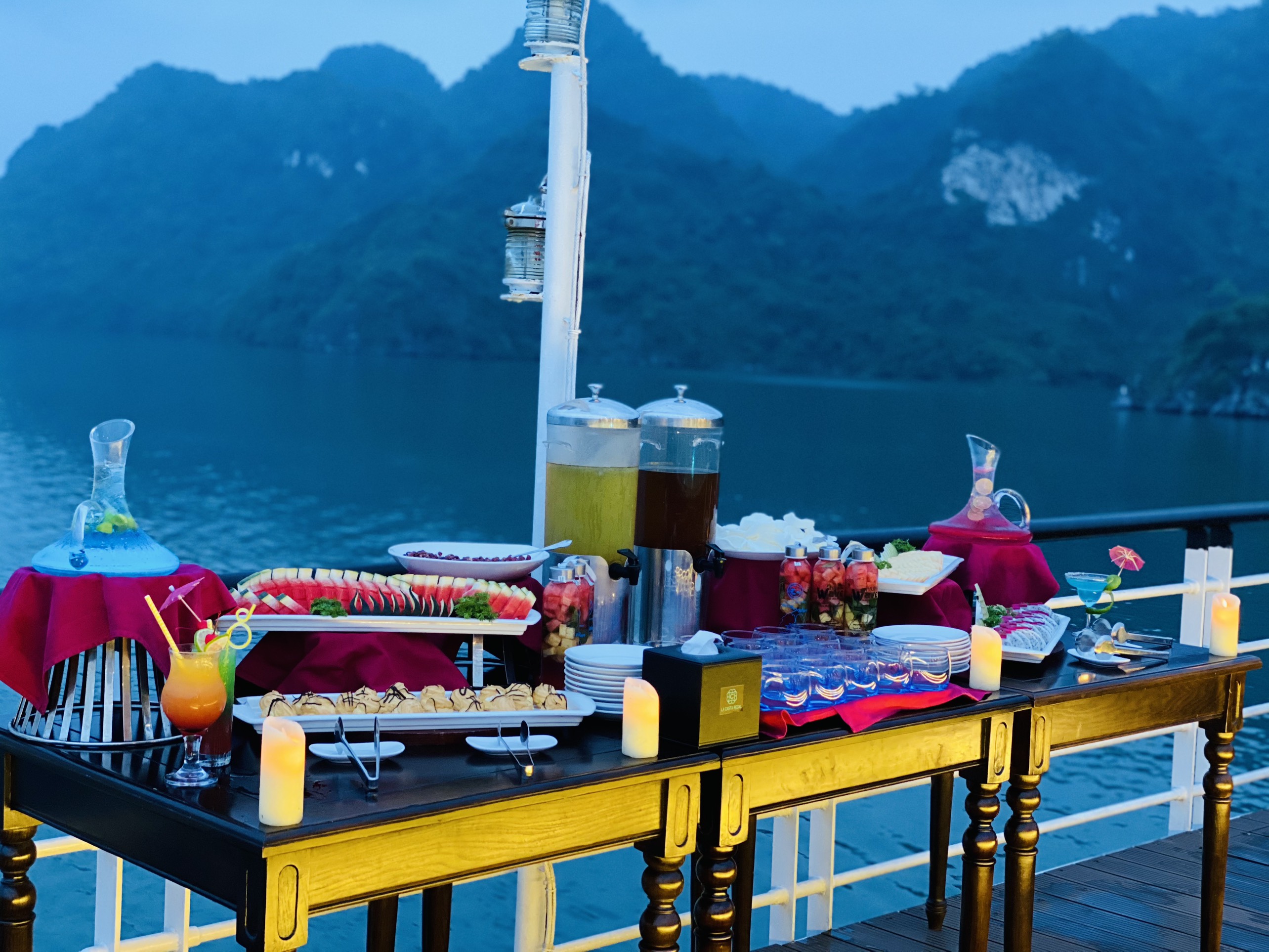 하노이 럭셔리 라카스타 하롱베이 크루즈 투어 (호텔픽업 선셋파티 뷔페식사)