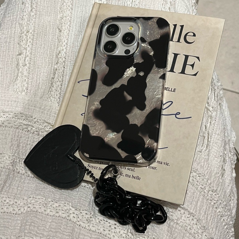 하트 체인 블랙 & 화이트 카우 패턴 케이스 🖤 iPhone 16/15/14/13 - 메인 이미지