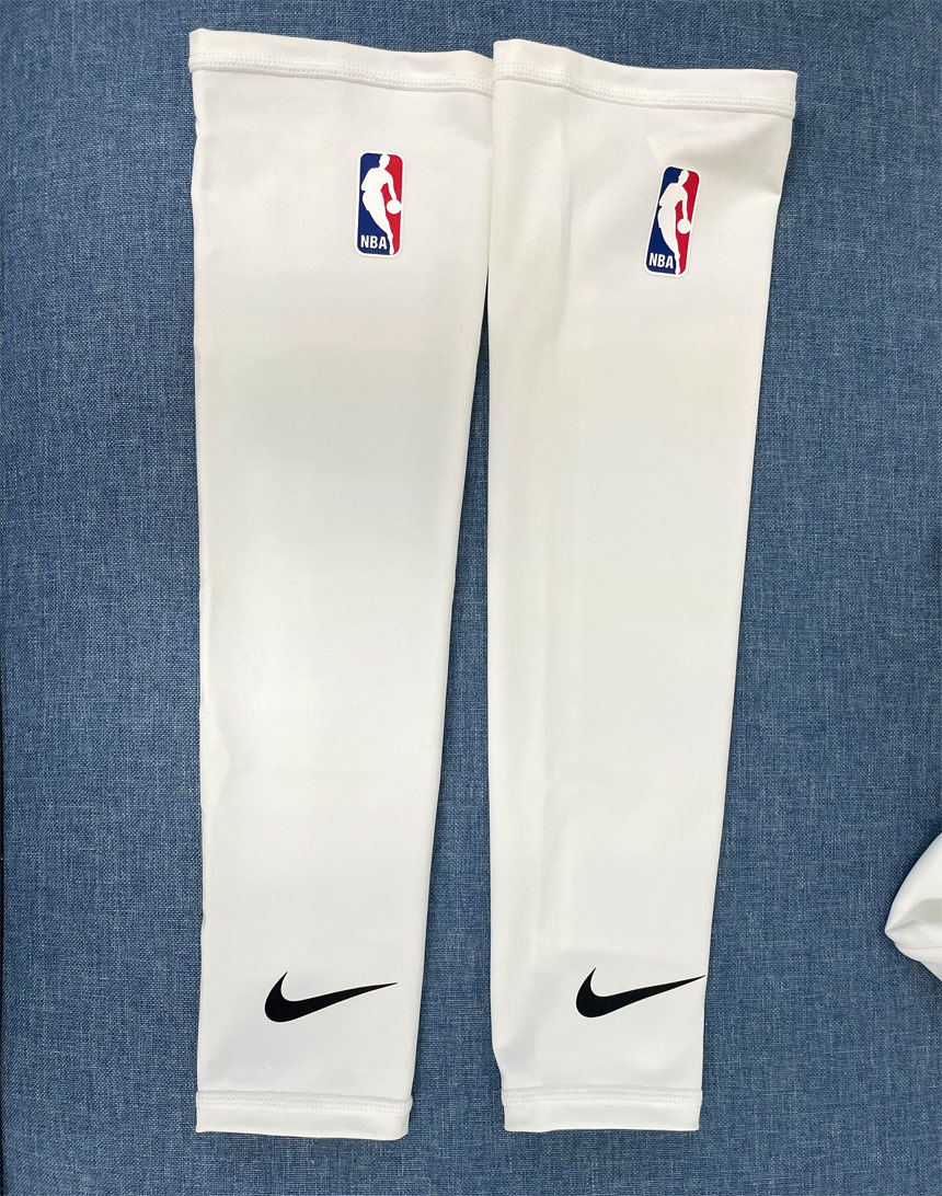 [옥의티] 오염/변색 나이키 NBA 엘리트 슈팅 암 슬리브 NB3001-101(화이트) 바스켓볼 팔토시 L/XL 2매짜리 - 상세 이미지 4