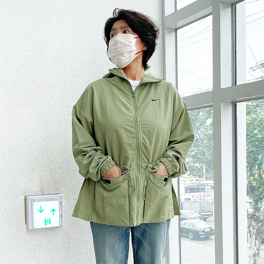 [오늘출발] 나이키 에브리씽 우븐 오버사이즈 여성 후드 바람막이 자켓 FN3670-386(그린), L - 상세 이미지 5
