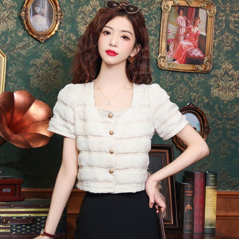봄 여름 스퀘어넥 반팔 블라우스 크롭 엠보싱주름 여성 데일리룩 오피스룩 정장룩 아이보리 - 메인 이미지