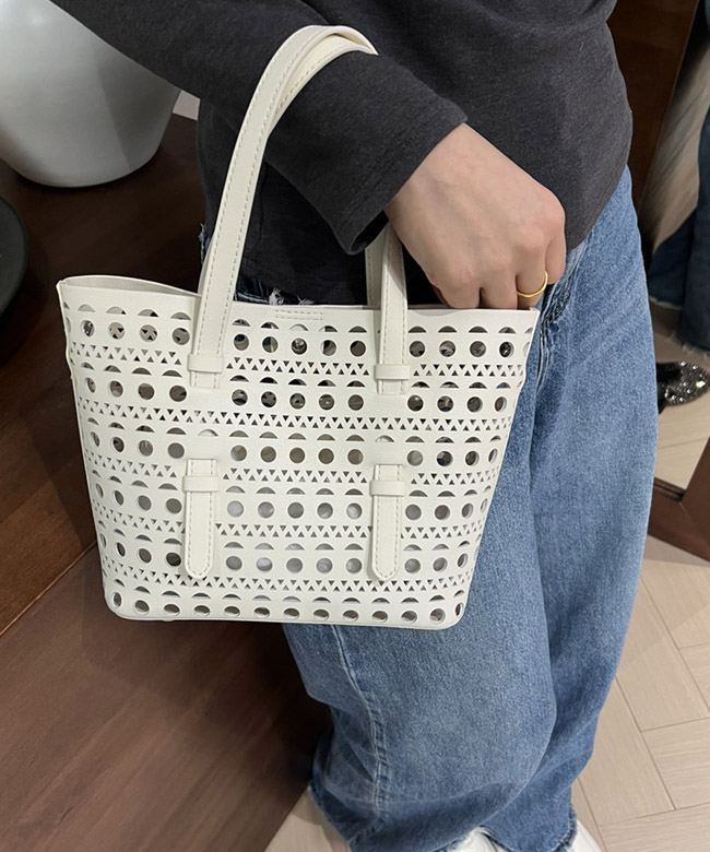 후즈백 레이저 펀칭 레더 스트랩 토트 [2COLOR] - 상품 이미지