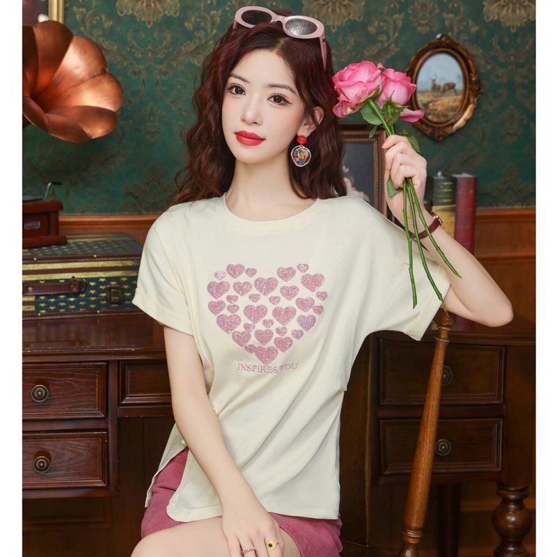 봄 여름 여성 스트레이트핏 반짝이하트 레터링 옆트임 매듭단추 반팔티셔츠 아이보리 - 상세 이미지 5