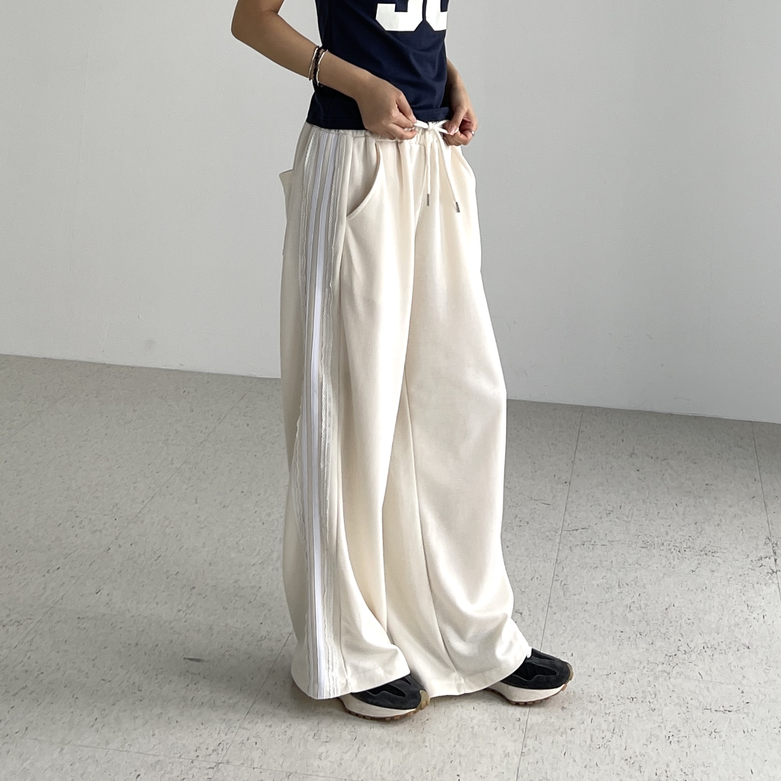 밴딩와이드팬츠 여성 봄 여름 루즈핏 여자 트레이닝 통 일자 고무줄 바지 핀터레이스 트랙팬츠 - 상세 이미지 2