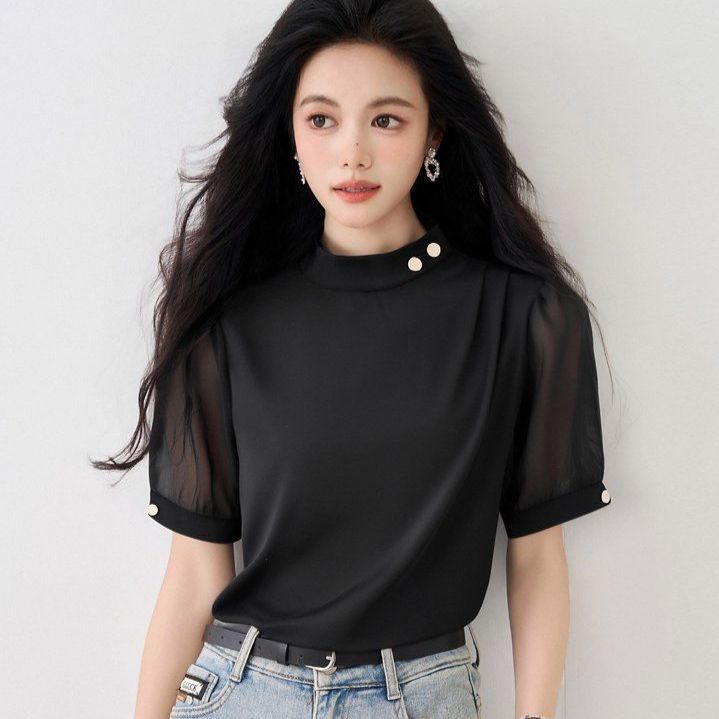 봄 여름 여성 스트레이트핏 하이넥 버튼장식 시스루소매 반팔 블라우스 데일리룩 - 메인 이미지