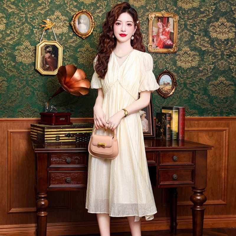 봄 여름 여성 X라인 브이넥 진주넥 퍼프소매 셔링 주름 롱원피스 데이트룩 아이보리 - 상세 이미지 4