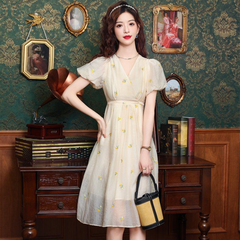 봄 여름 여성 브이넥 랩스타일 퍼프소매 잔꽃 플레어 뒷리본 시스루 롱원피스 아이보리플라워 - 상품 이미지