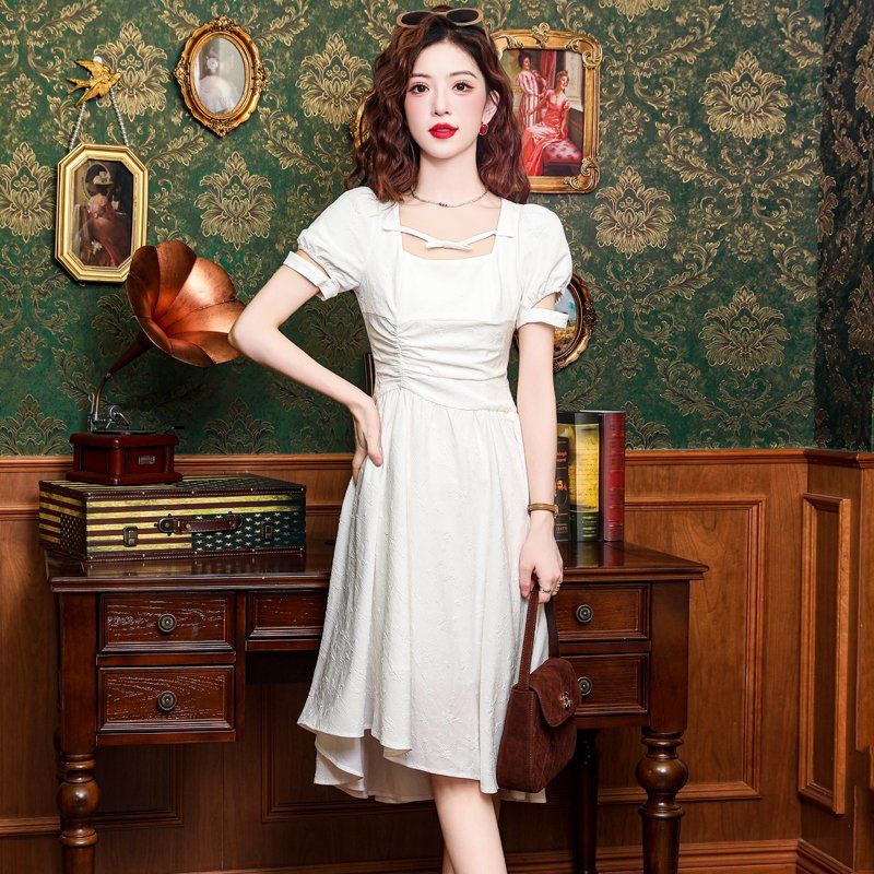 봄 여름 여성 A라인 스퀘어넥 컷아웃 퍼프소매 셔링 자카드 롱원피스 페미닌룩 아이보리 - 상세 이미지 2