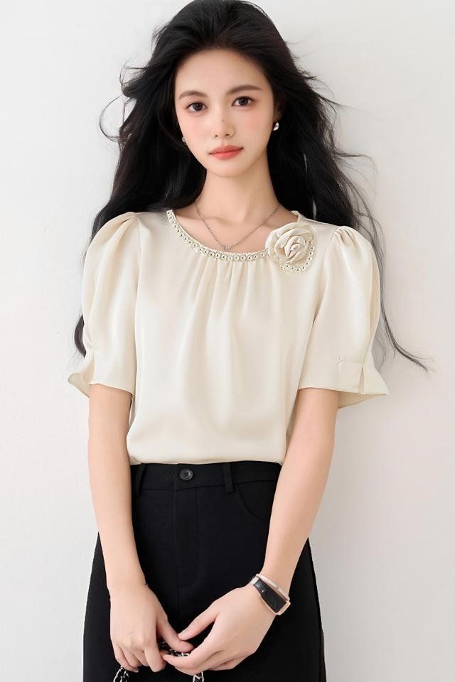 봄 여름 여성 스트레이트핏 라운드넥 로즈코사지 진주넥 퍼프소매 반팔 블라우스 아이보리 - 상세 이미지 5