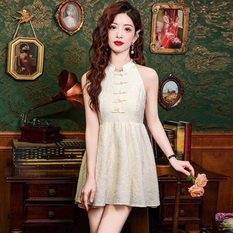봄 여름 여성 A라인 홀터넥 스탠드칼라 매듭단추 플라워 자카드 슬림핏 미니원피스 아이보리 - 상세 이미지 5