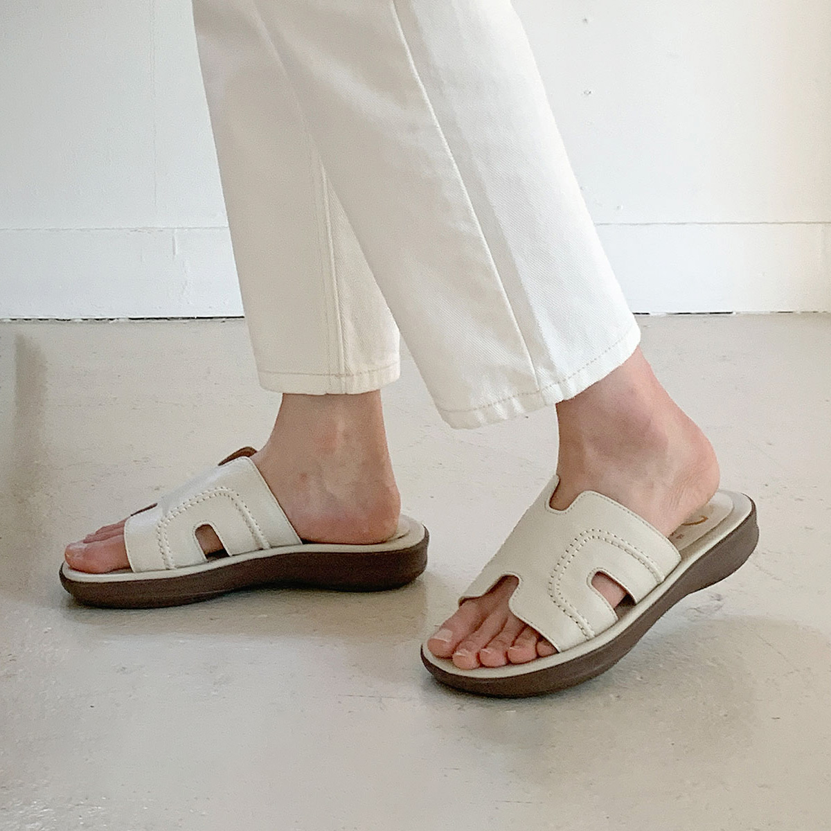 [GISSE 지쎄] 천연가죽 여성수제화 이지 통굽 슬리퍼 GIS-42276