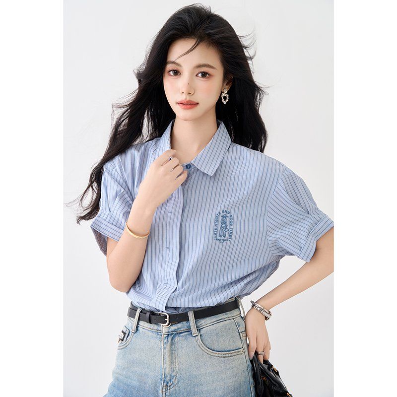 봄 여름 여성 루즈핏 스트라이프 레터링자수 반팔 셔츠 빅사이즈 언발란스 카라 블루 - 상세 이미지 3