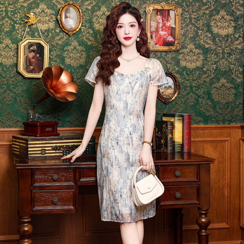봄 여름 여성 슬림핏 플러터소매 스퀘어넥 프린트 쉬폰 미디원피스 페미닌룩 아이보리 나염 - 상세 이미지 2