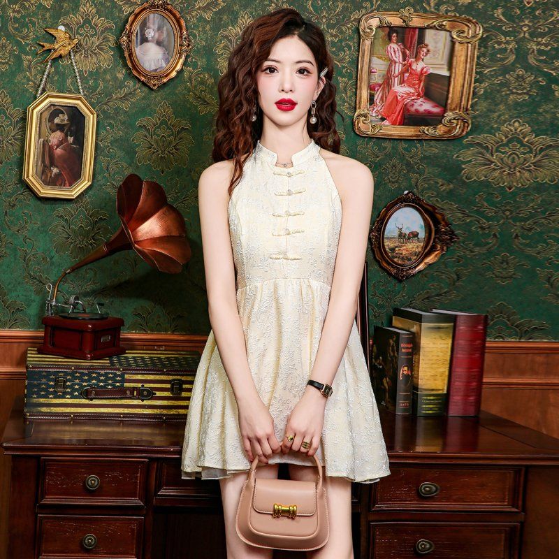 봄 여름 여성 A라인 홀터넥 스탠드칼라 매듭단추 플라워 자카드 슬림핏 미니원피스 아이보리 - 상세 이미지 3