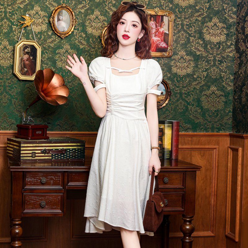 봄 여름 여성 A라인 스퀘어넥 컷아웃 퍼프소매 셔링 자카드 롱원피스 페미닌룩 아이보리 - 상품 이미지