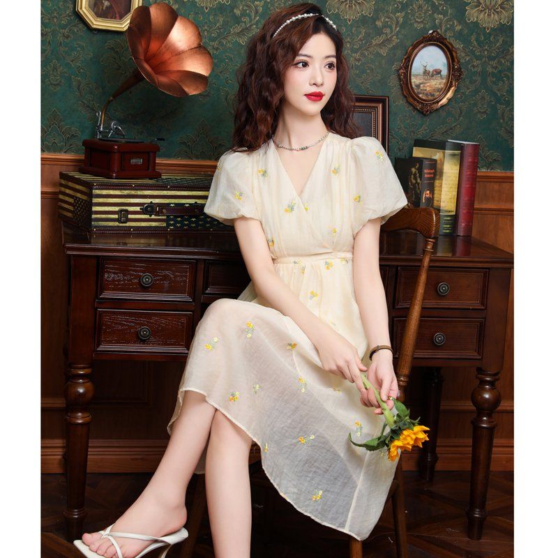 봄 여름 여성 브이넥 랩스타일 퍼프소매 잔꽃 플레어 뒷리본 시스루 롱원피스 아이보리플라워 - 상세 이미지 5