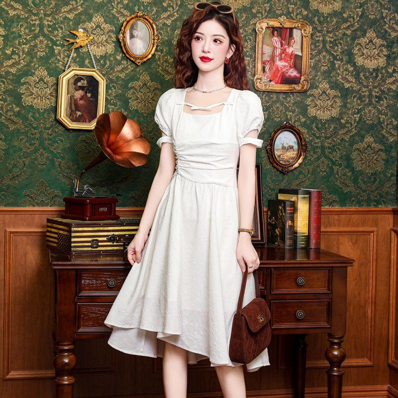 봄 여름 여성 A라인 스퀘어넥 컷아웃 퍼프소매 셔링 자카드 롱원피스 페미닌룩 아이보리 - 상세 이미지 3