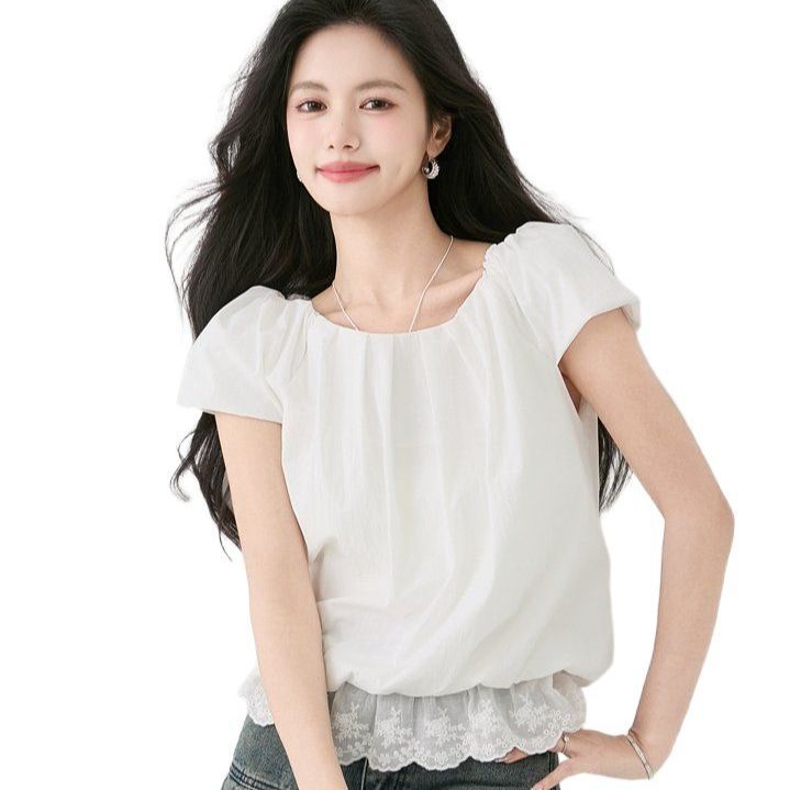 여성 여름 스퀘어넥 퍼프 반팔 블라우스 레이스 밑단 셔링 루즈핏 데일리룩 캐주얼룩 아이보리 - 메인 이미지