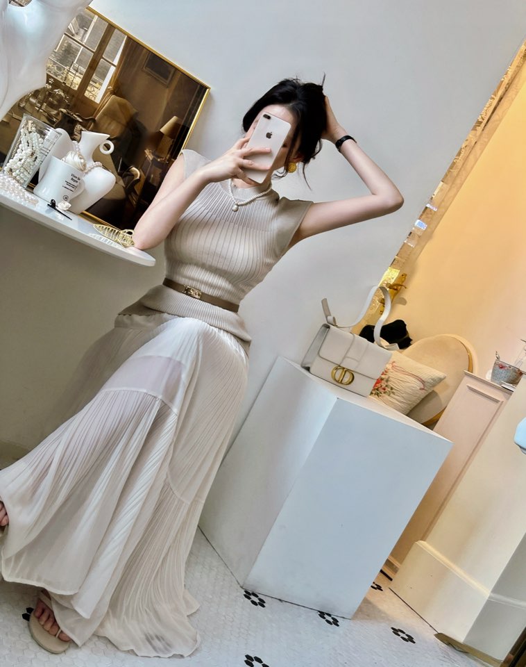 3color 오르브아 셋업 3piece SET (니트탑&플리츠롱스커트&골드버클벨트/투피스,세트,머츄어,뮤트톤,럭셔리룩) [비비아레이디] - 상품 이미지