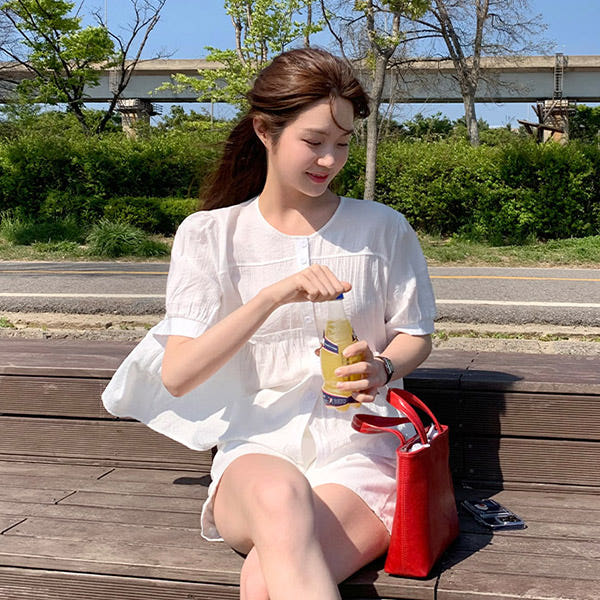 아뜨랑스 언발 러플 플레어 반팔 블라우스 bs8153